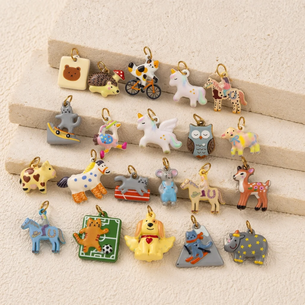 Neue trendige, frische und niedliche Anhänger aus Edelstahl in Form eines weißen Pferdes, einer Maus und eines Welpen für DIY-Schmuck. – Detail 1