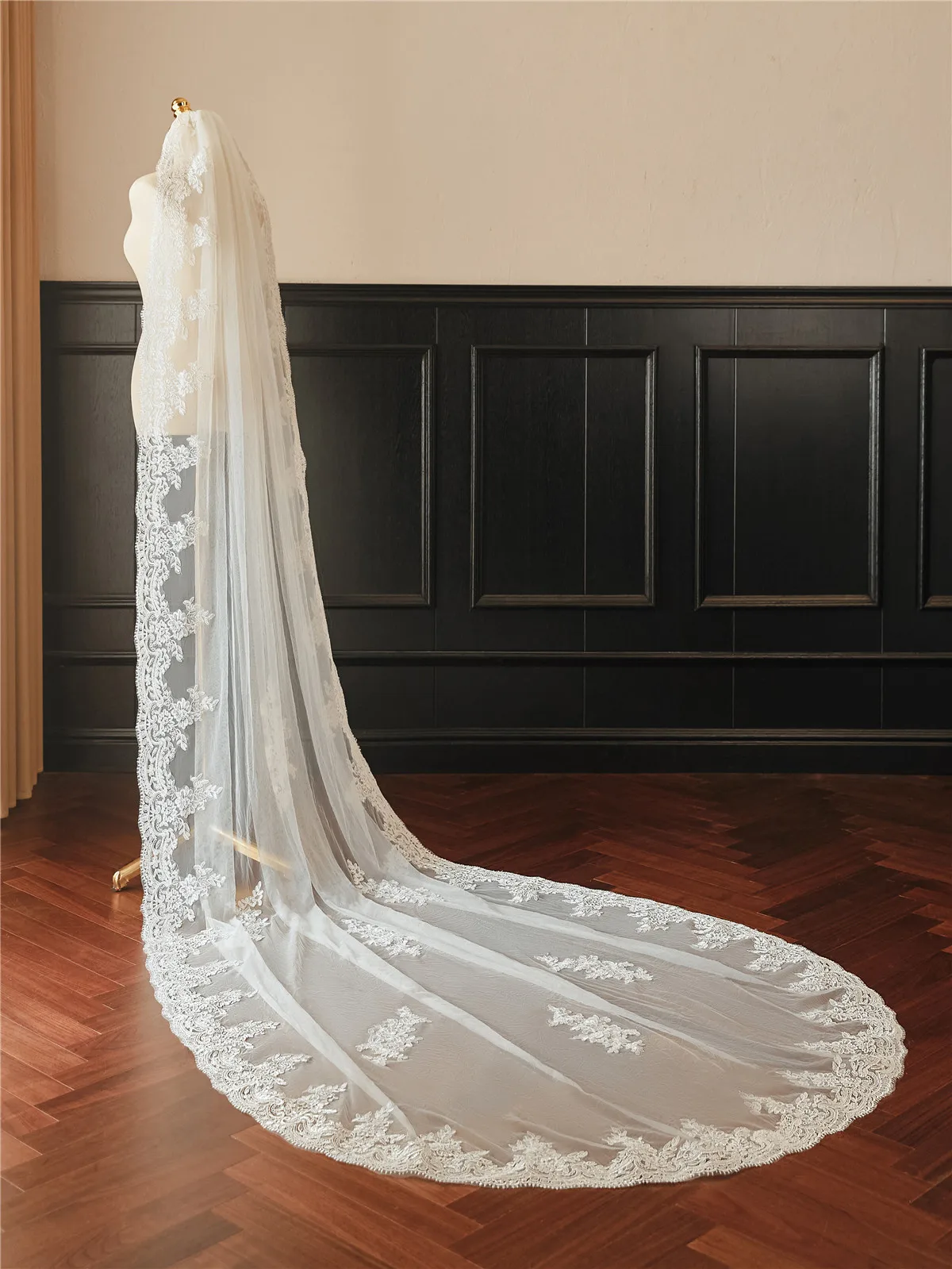 Wedding Accessories 2024 New Style Lace 3-Meter Length Long Ivory Bridal Veils with Metal Comb