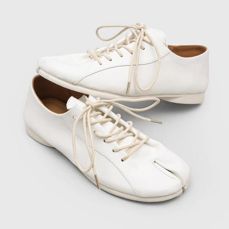 Retro Men Split Toe Loafers Multi Colored New Niche Trend Flat Bottom Design Fashionable Men Leather Shoes Daily Commuting Shoes