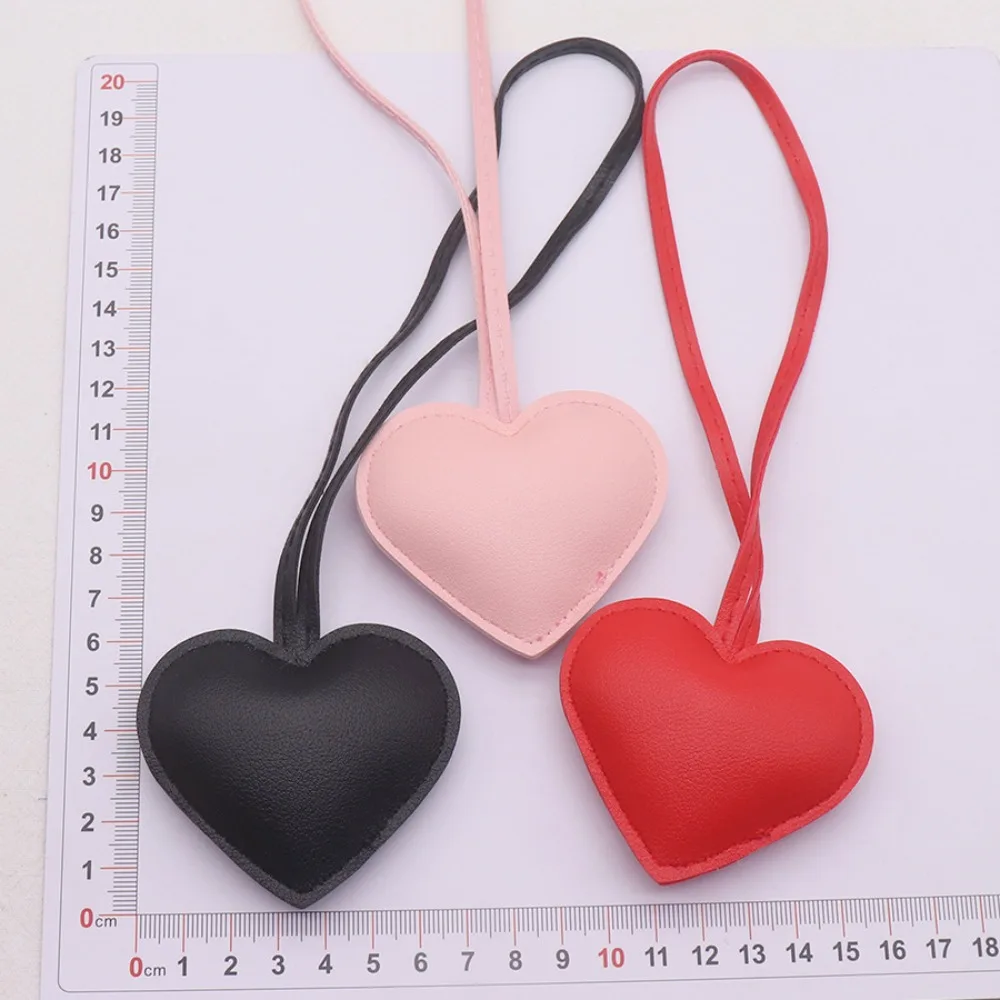 High Quality Leather Heart-shaped Hand Rope Simple Bag Pendant Car Keychain Clothing Accessories Backpack Hanging Decoration