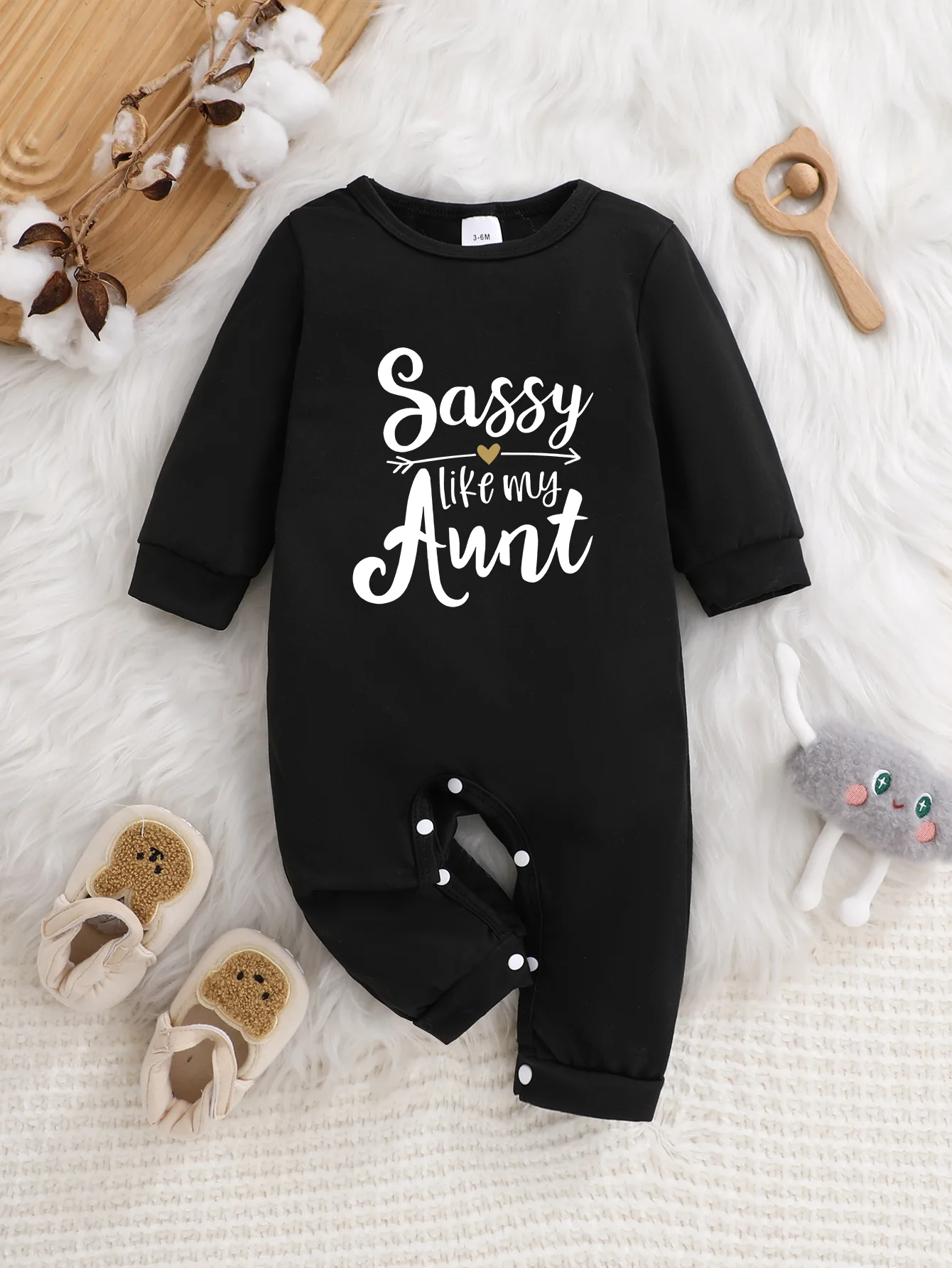 Newborn baby boy and girl long-sleeved rompers with letter print design, comfortable and soft against baby's skin, suitable for