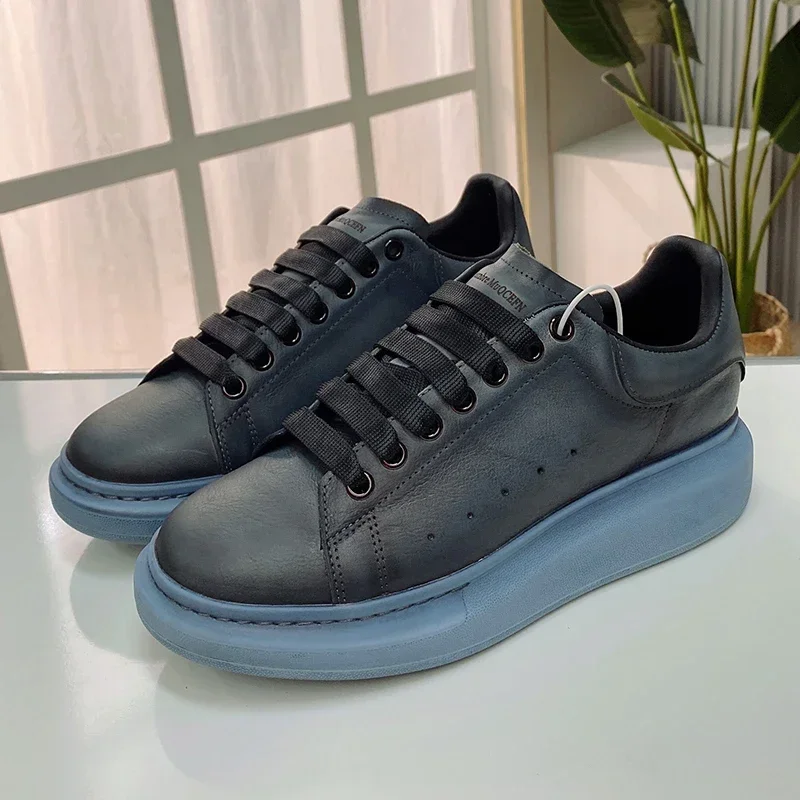 Zapatillas de deporte de gran tamaño para hombre, zapatos informales de piel de becerro azul con detalle de liso de aceite hecho, zapatillas de deporte planas grandes de encaje para mujer 35-45