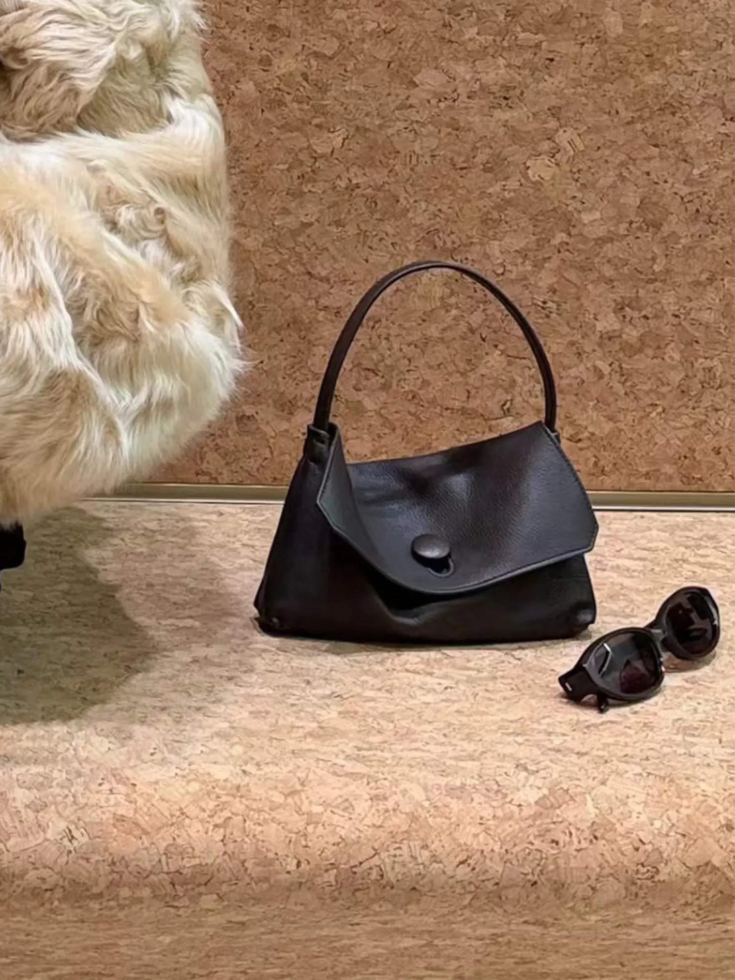 

Extremely Simple Button Small Square Bag New TR Sally utton Handbag Imported Small Tire Cowhide Row Style Handbag