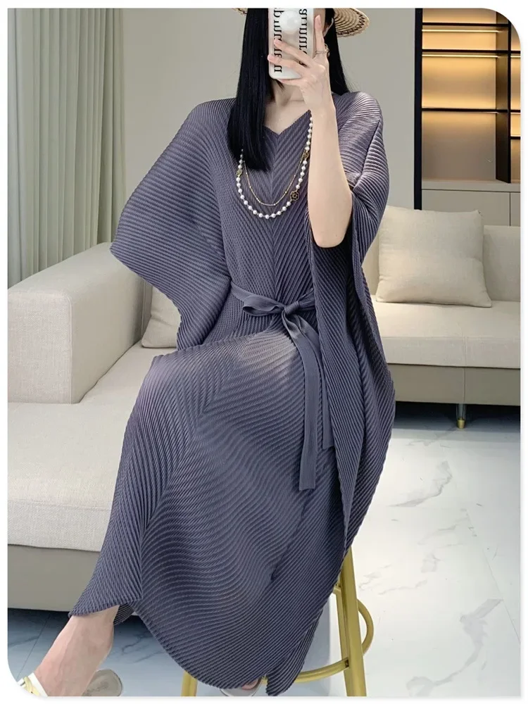 

Pleats Pleated Casual Dress 2024 Spring and Summer Solid Colour V-neck Temperament Long Dress Pleated High-end Plus Size Women