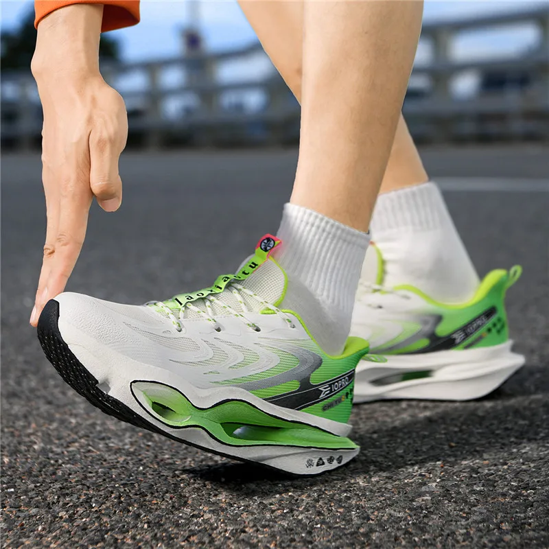 Herren-Laufschuhe mit durchbrochener Sohle, atmungsaktive Sportschuhe aus Mesh für den Sommer, hochelastische, stoßdämpfende Herrenschuhe mit dicker Sohle, die die Körpergröße erhöhen, leichte, rutschfeste und abriebfeste Herren-Laufschuhe für Outdoor-Aktivitäten, Fitness und den täglichen Gebrauch. – Detail 11