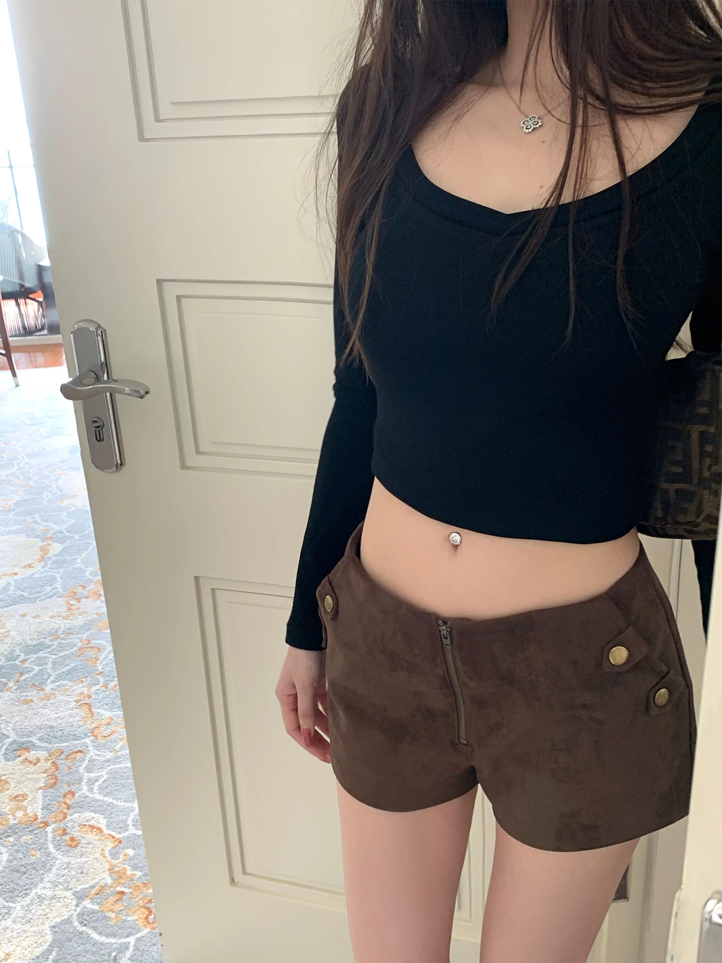 

Женские винтажные повседневные брюки-шорты Sister Titi Caramel Hot Tea с низкой талией, А-силуэт, из замши и полиэстера, весенняя коллекция