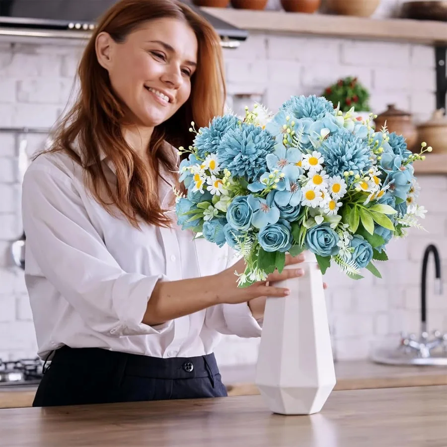 12 حزمة من الزهور الاصطناعية زهرة الورد المزيفة الزرقاء ترتيبات زهور الكوبية المختلطة لطاولة الزفاف ذاتية الصنع