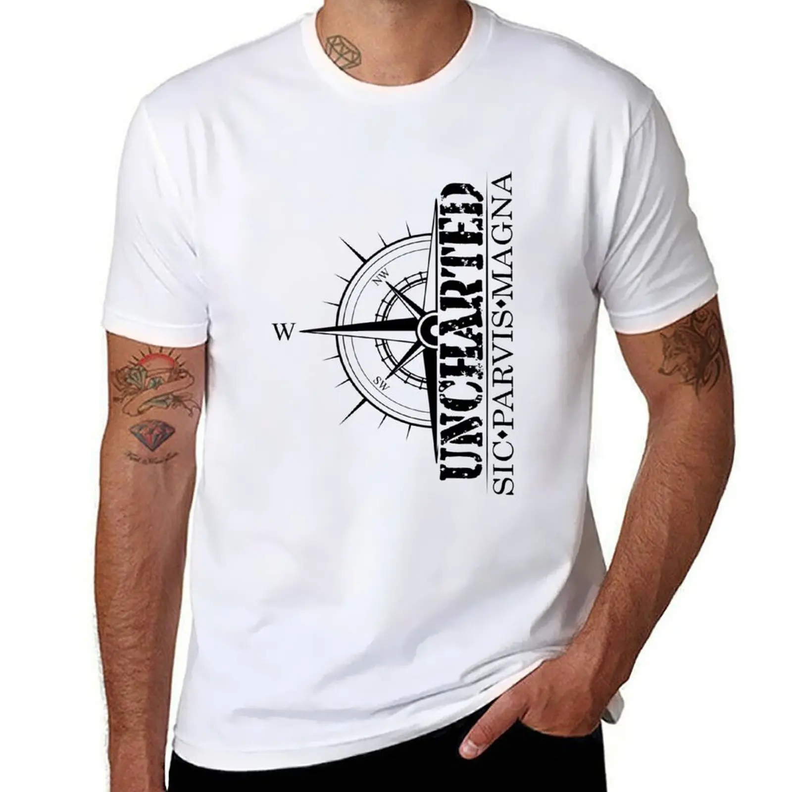 

Uncharted - Sic Parvis Magna Design 2 with Compass T-Shirt man graphic t shirt t shirts for man pack cotton T-Shirt