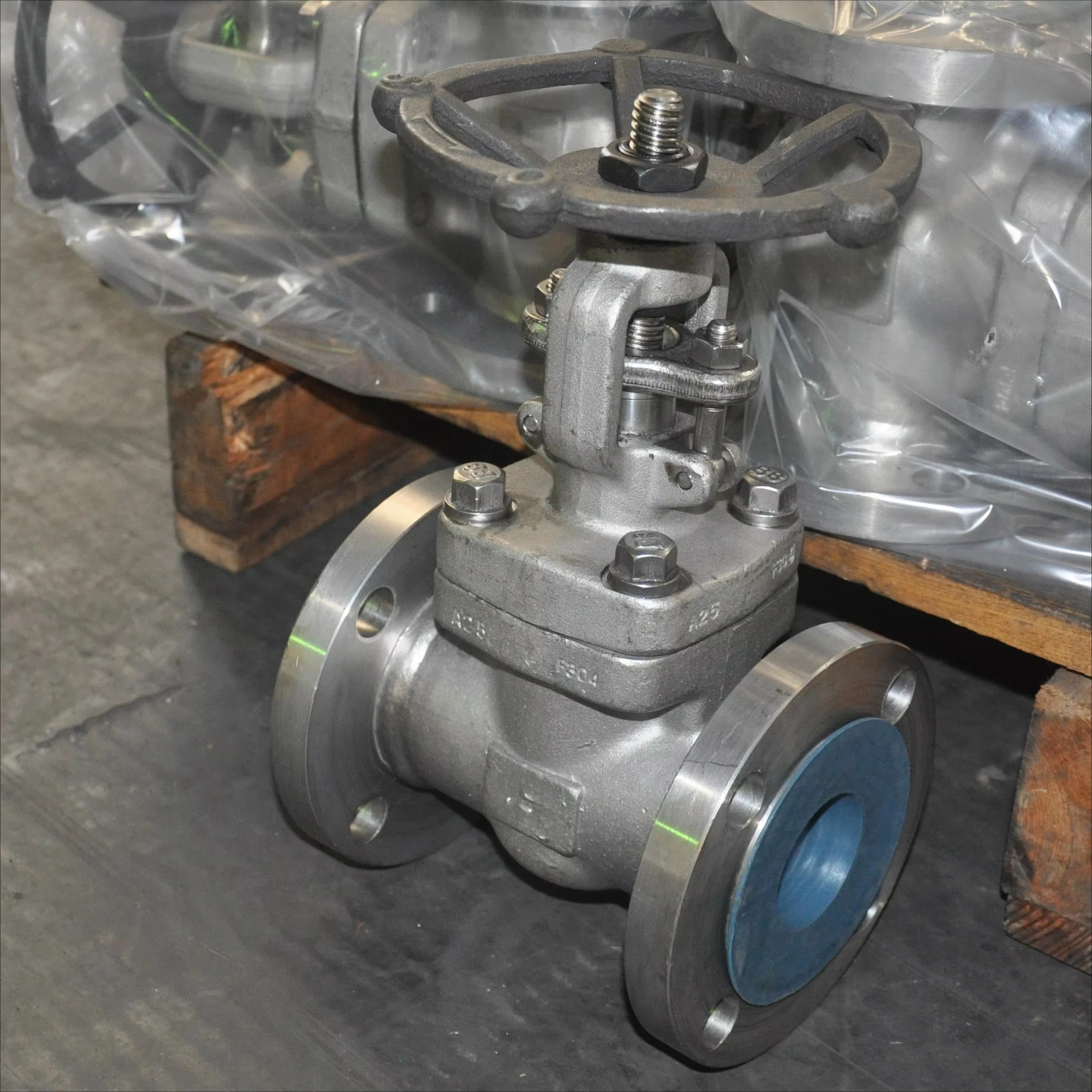 Valvola a globo manuale flangiata in acciaio fuso con prezzo accettabile