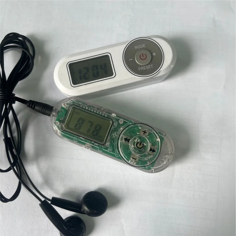 A73E-FM Mini Pocket In-Ear Digitaal Display Hifi Stereo Radio Hoofdtelefoonaansluiting Hoge kwaliteit audio