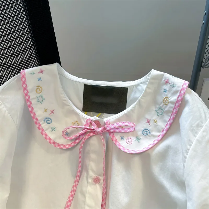 Camisa de manga corta con cuello de Peter Pan, blusa de Color de contraste con paneles de una sola botonadura, Top fresco de verano para mujer