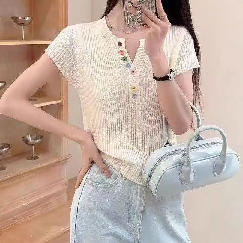 เสื้อยืดคอวีแขนสั้นอเนกประสงค์ถักเสื้อสเวตเตอร์ผู้หญิงที่สมบูรณ์แบบในฤดูร้อน มีความกระชับสัดส่วนและไม่ซ้ําใคร เสื้อสวยมาก