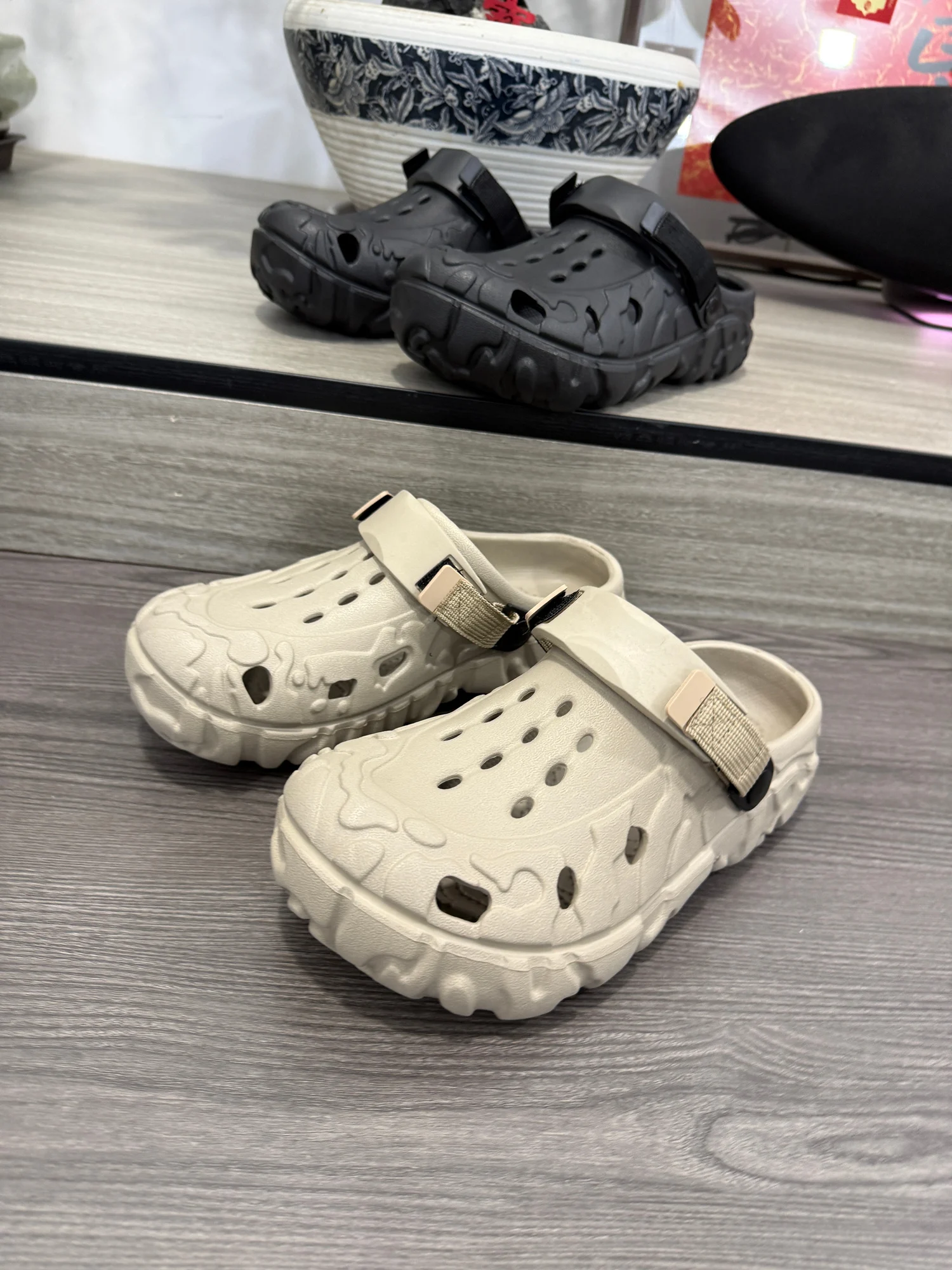 

Casual Slip-On Slippers Unisex Breathable Soft Bottom Anti-Slip Beach Sandals Summer Comfortable Flat Footwear for Men And Women