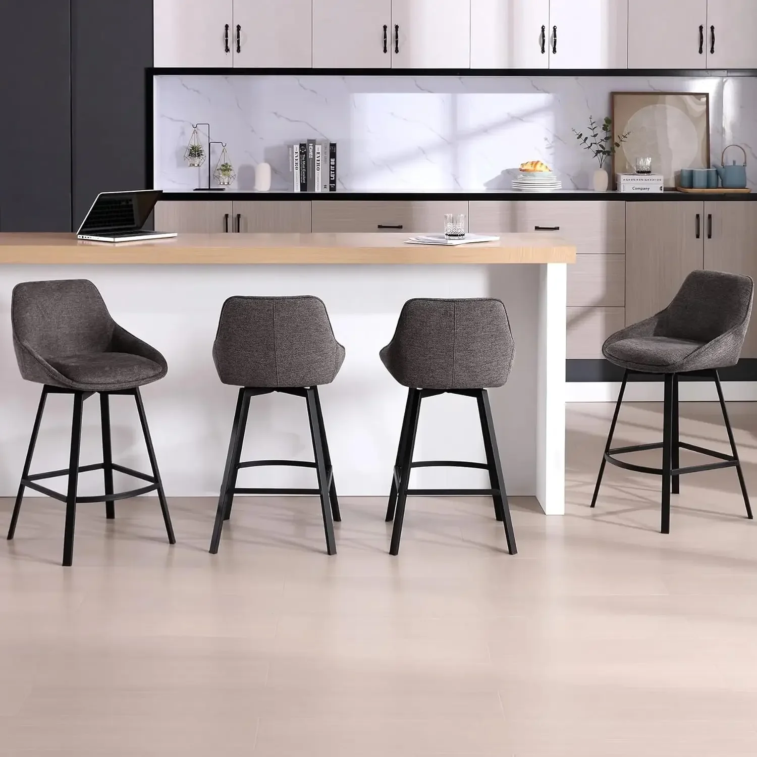 

Набор поворотных табуретов из 4 шт., современные барные стулья с мягкой обивкой и спинками, барные стулья высотой из льняной ткани 26 дюймов