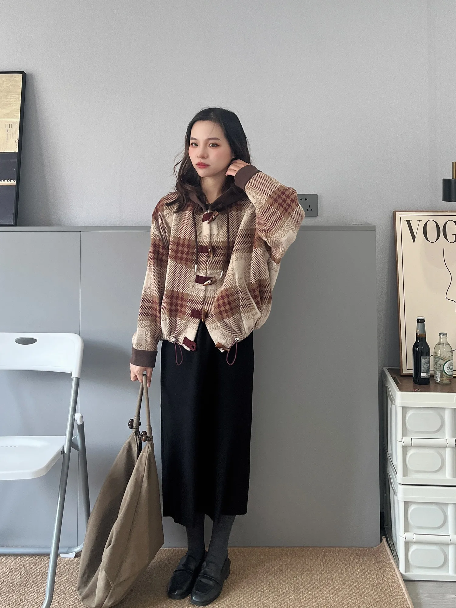 

Женская модная верхняя одежда: укороченная куртка с капюшоном из искусственного меха норки, с пуговицами, повседневная, осенне-зимняя, с эффектом высокой талии