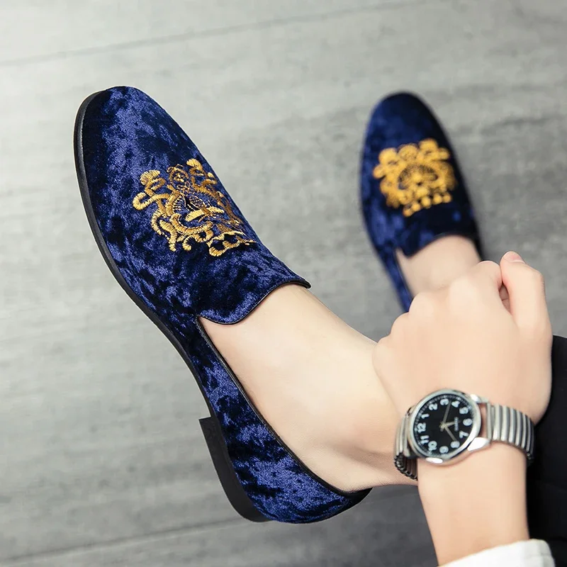 2024 Wedding Dress Shoes Casual Men Loafers New Big Size Lazy Peas shoes Embroidery Moccasins Shoes Suede Leather shoes Zapatos