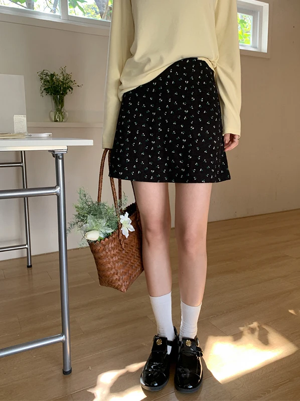 

Kumikumi Black Floral A-Line Skirt Women's High Waist Slim Fit Bodycon Short Skirt Summer Vintage Commute Style