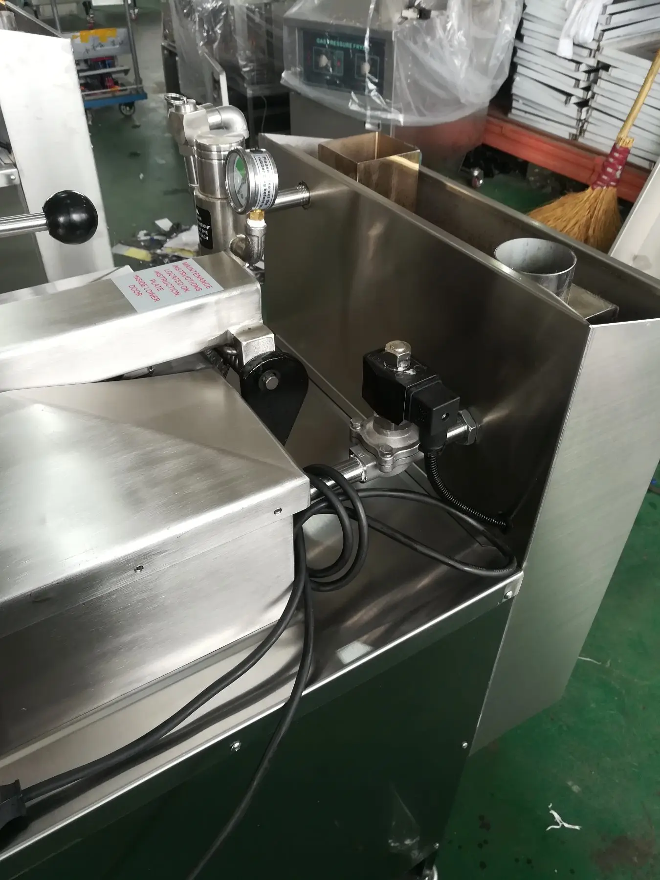 Henny Penny For PFG600 4-Head Liquid Propane Pressure Fryer with Computron 8000 Controls - 1 Phase