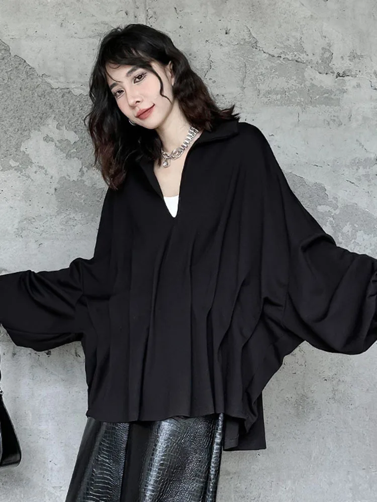 [EAM] Black Pleated Big Size Casual Jacket New V-neck Long Batwing Sleeve Women Coat Fashion Tide Spring Autumn 2024 1DH6865