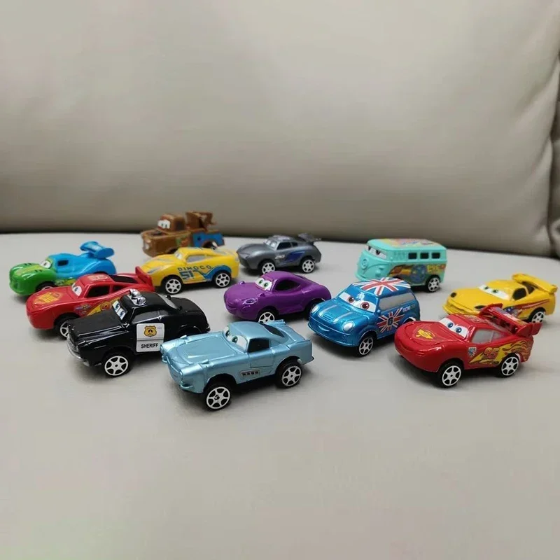 2026 Disney Pixar Cars 3 Rebound Auto Geschenkdoos Model 12 STUKS Lightning McQueen Jackson Storm Plastic Speelgoed Kinderen Verjaardagscadeau