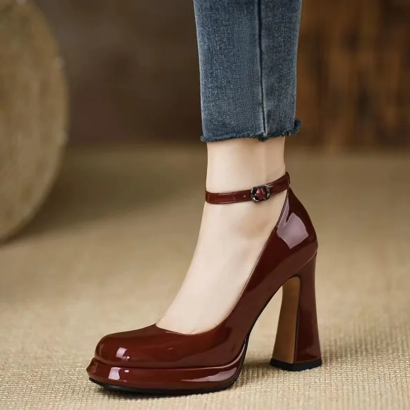 Sepatu hak tinggi sol tebal wanita sepatu tunggal temperamen Fashion Solid sepatu hak wanita elegan musim semi musim panas