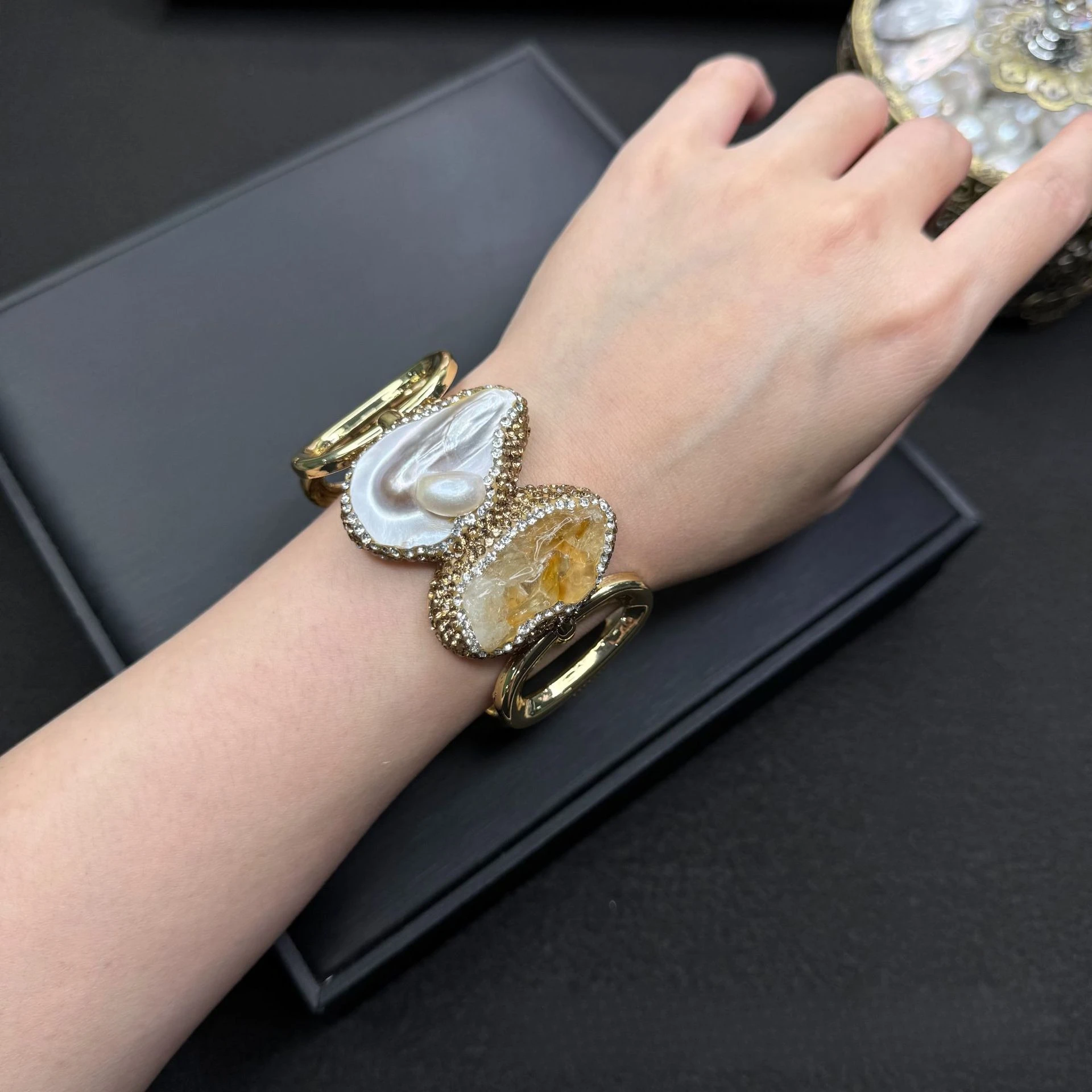 

Wealth Stagnant + Spirit Unfulfilled Baroque Pearl X Citrine Weave Divine Abundance—Unlocks Fortune & Aligns Soul Prosperity!