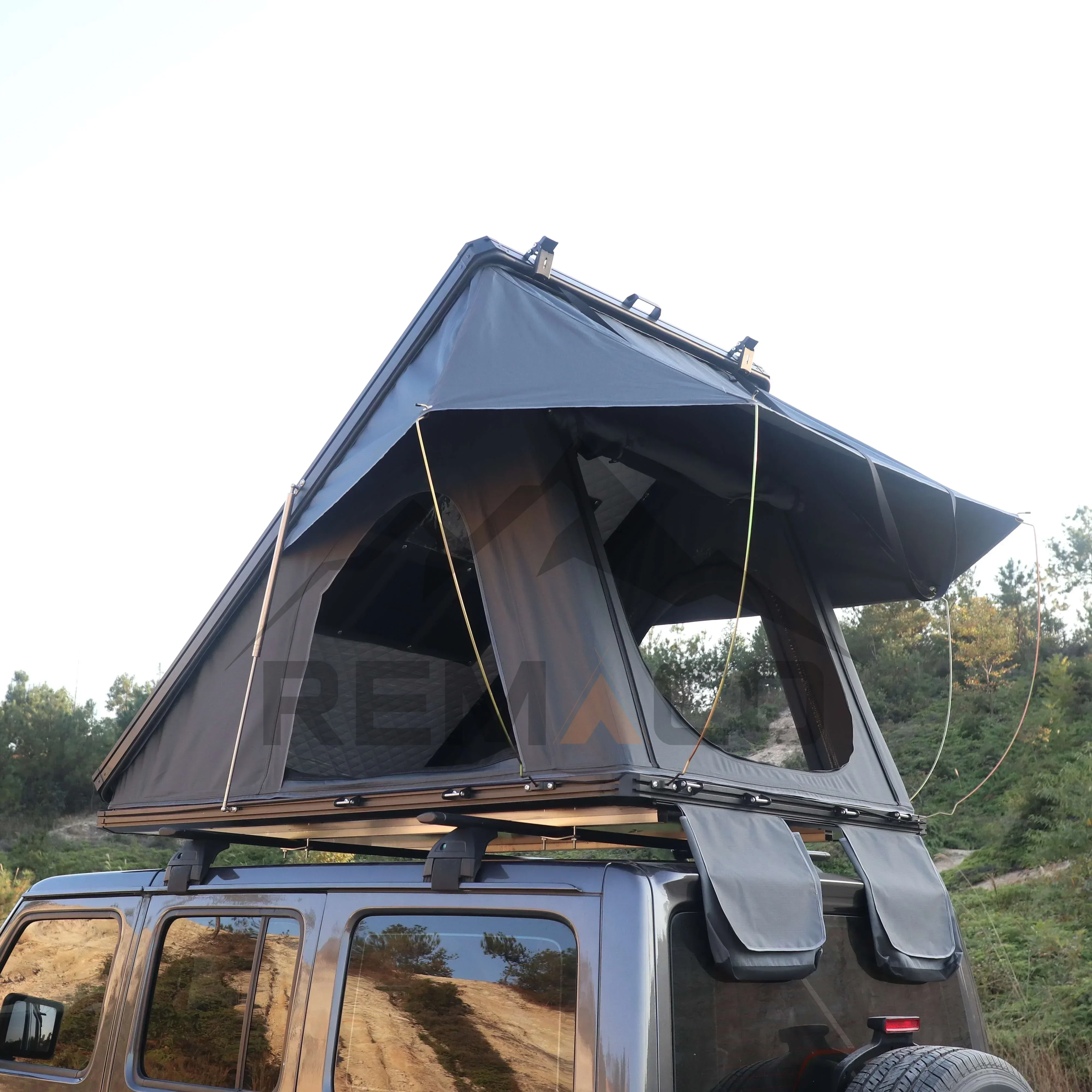 

Outdoor Camping Hot Sell Triangle Roof Top Tents Hardshell Slim Aluminum Dachzelt Hardtop Car Rooftop Tent