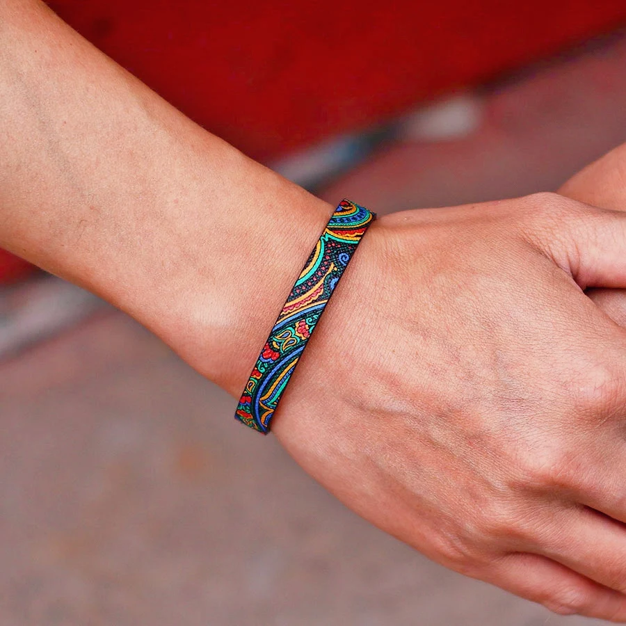 قسط بو الجلود سوار الرجال الأسود انفصال المغناطيس مشبك العرقية 3 ألوان الطباعة أساور الترفيه في الهواء الطلق أوم اليد Joias