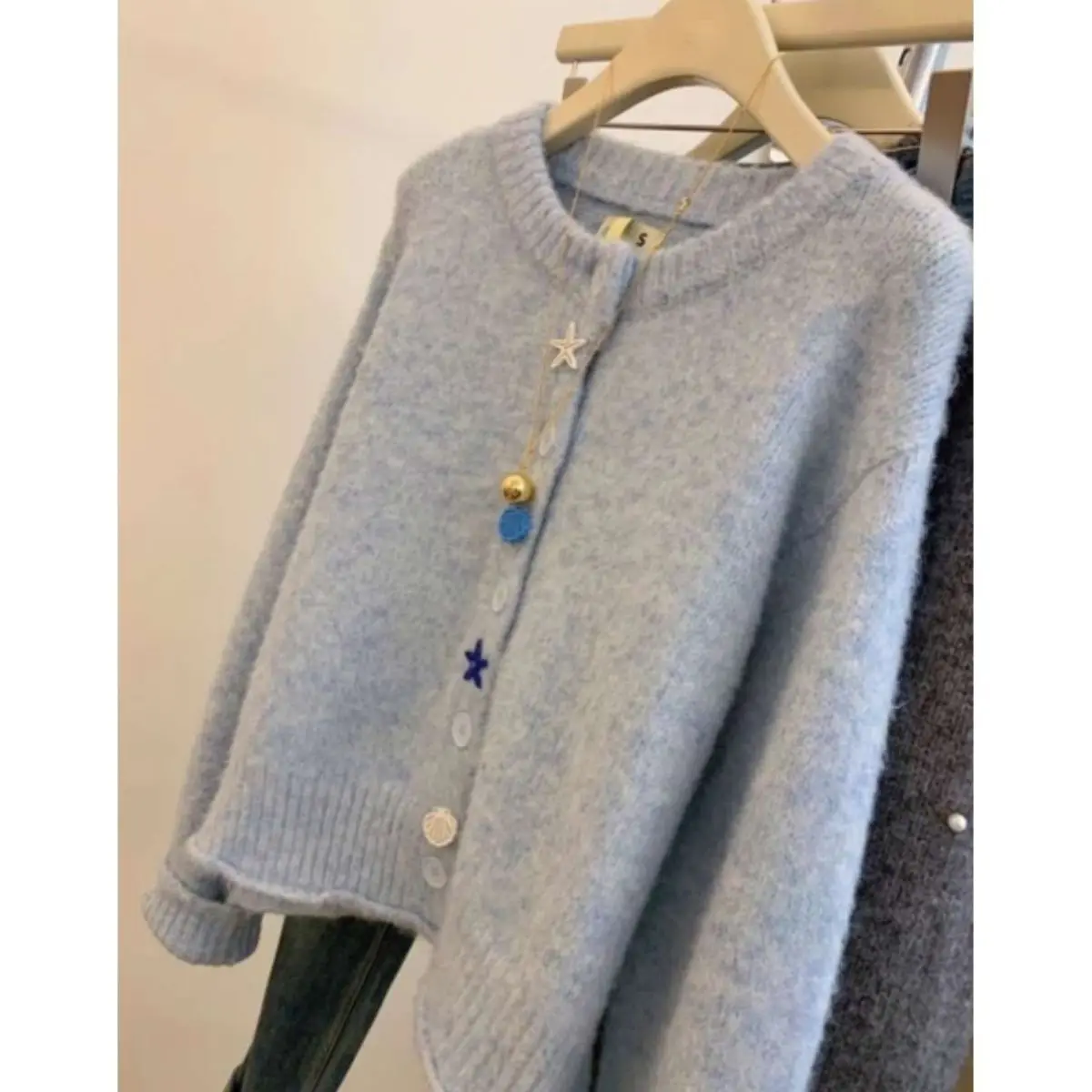 Lovely Age-old Sweater Cardigan Women's Spring and Autumn Temperament Is Sweet and Versatile, Small Round Neck Sweater.