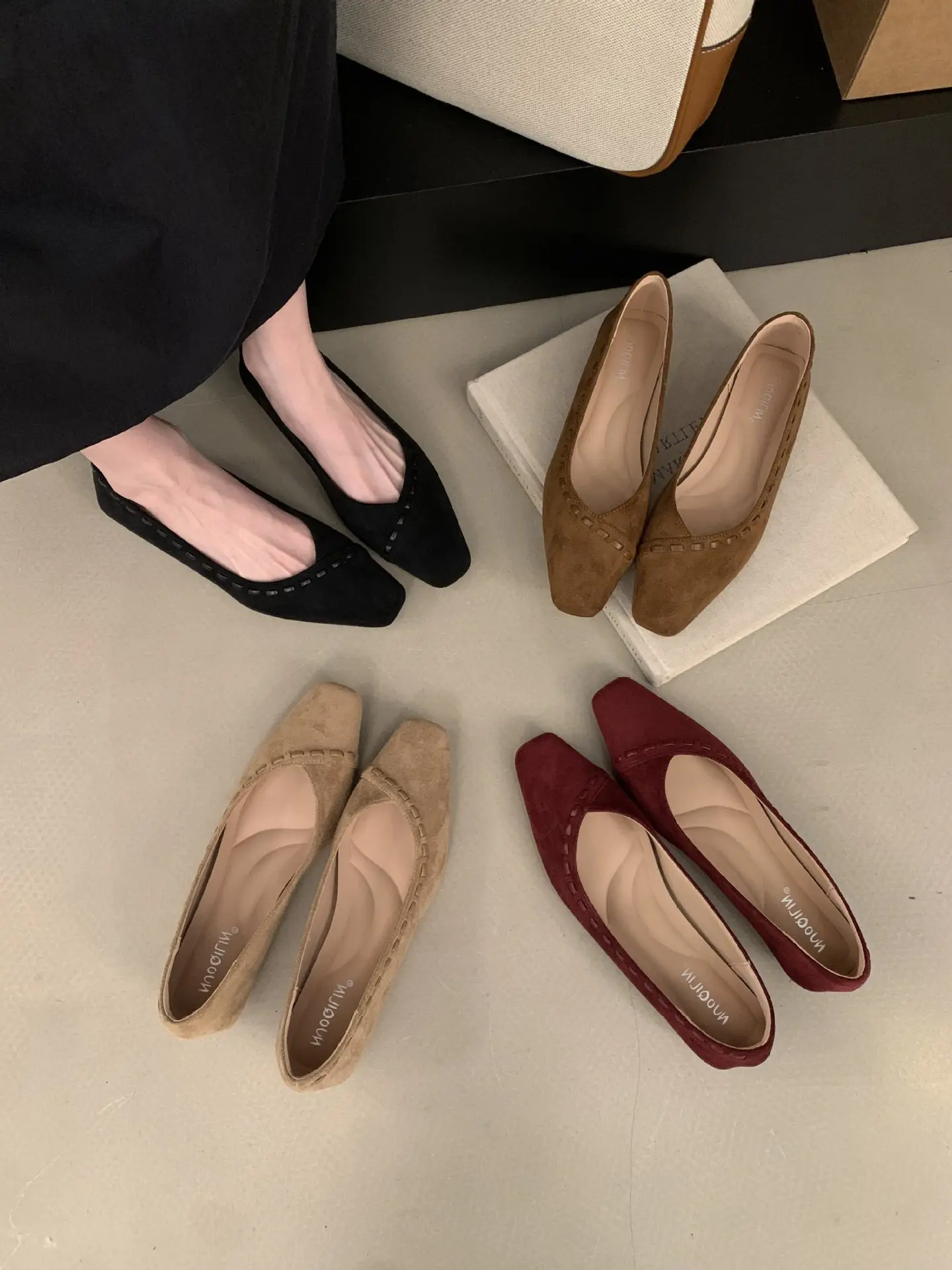 レディースシューズ-フラットシューズ-スクエアトゥ-ローヒール-エレガント-スリッポン-秋-モディス-浅口-カジュアル-女性用スニーカー-ドレスシューズ-新作-スリッポン-秋