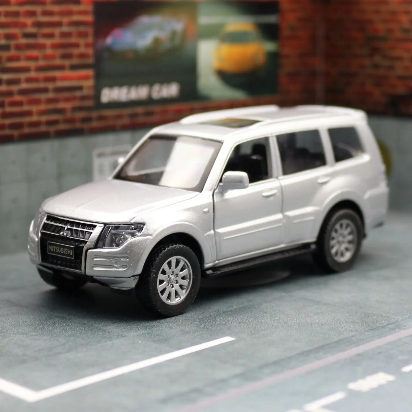 1/43 Mitsubishi Pajero SUV Toy Car Model For Children MSZ Diecast Sport Off Road Vehicle Miniature Pull Back Collection Gift Kid