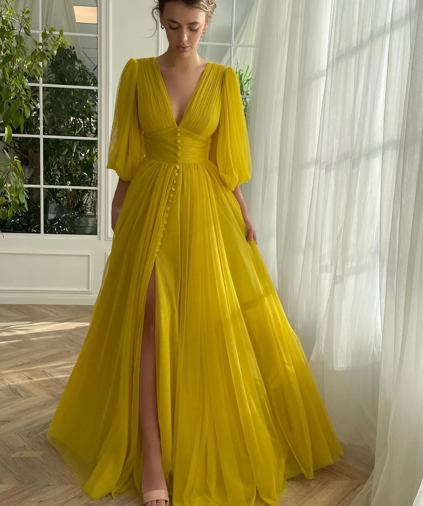 

Customized Romantic Yellow Prom Dress A Line V Neck Evening Gowns Pleats Button Front Split Formal Dresses for Special Ocn