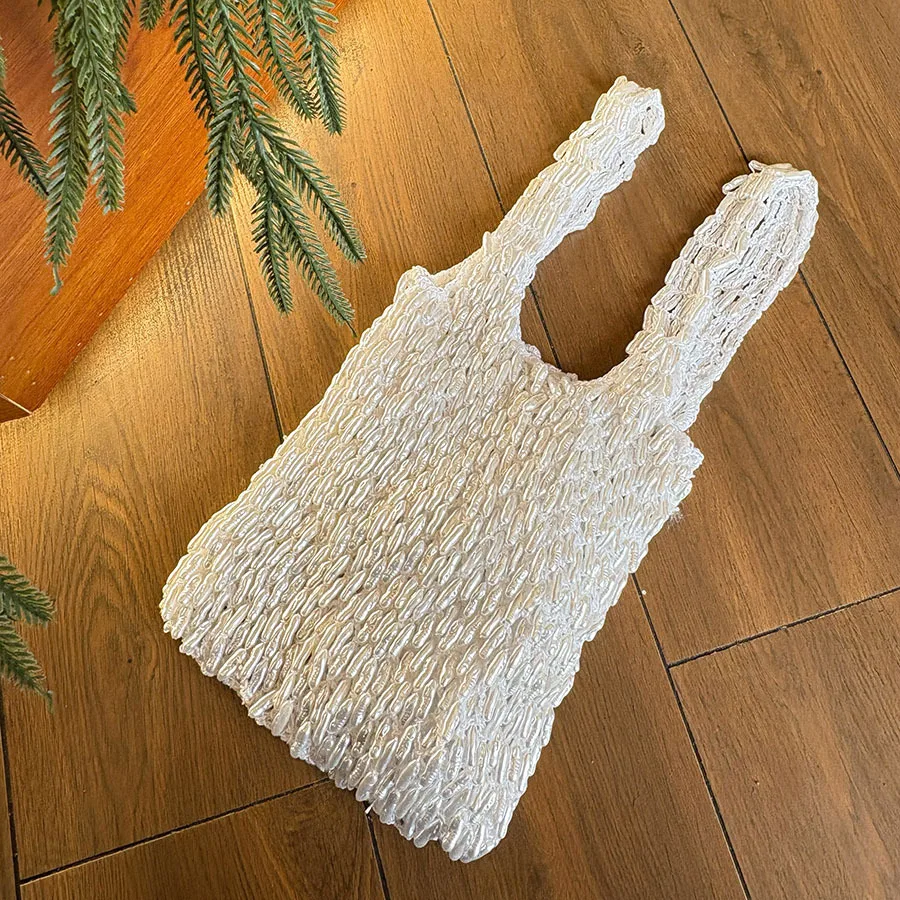 

Новая плетеная сумка через плечо с модным дизайном и бисерной отделкой, универсальная и повседневная сумка для путешествий, ажурная плетеная сумка.