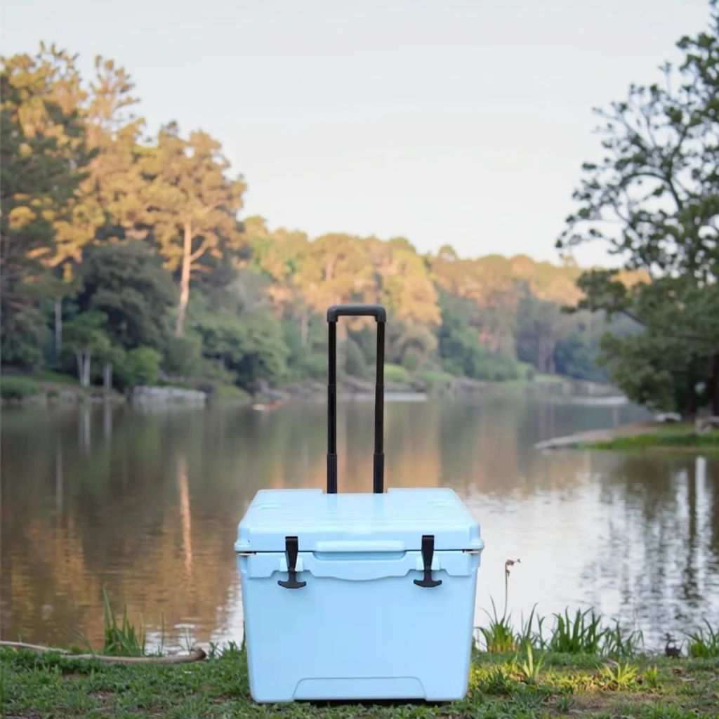 Modern Wheeled Rotomolded Thermal Ice Chest Hard Cooler with Telescopic Pull Handle for Camping