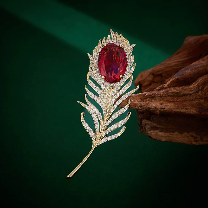 Chinese Style Luxury Lucky Auspicious Green Zircon Peacock Feather Brooch For Women Elegant Pin For Suit Coat Dress Party Wear