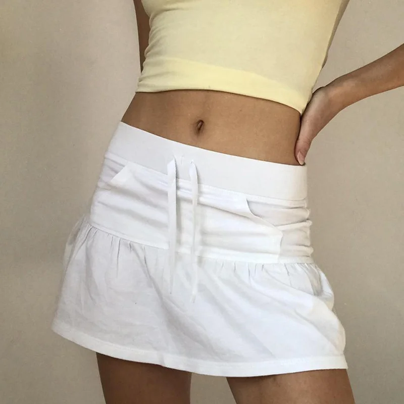 Liso blanco Flowy Ruffle Mini Skort mujer cintura elástica con cordón bolsillos laterales una línea corta falda verano gimnasio traje de calle