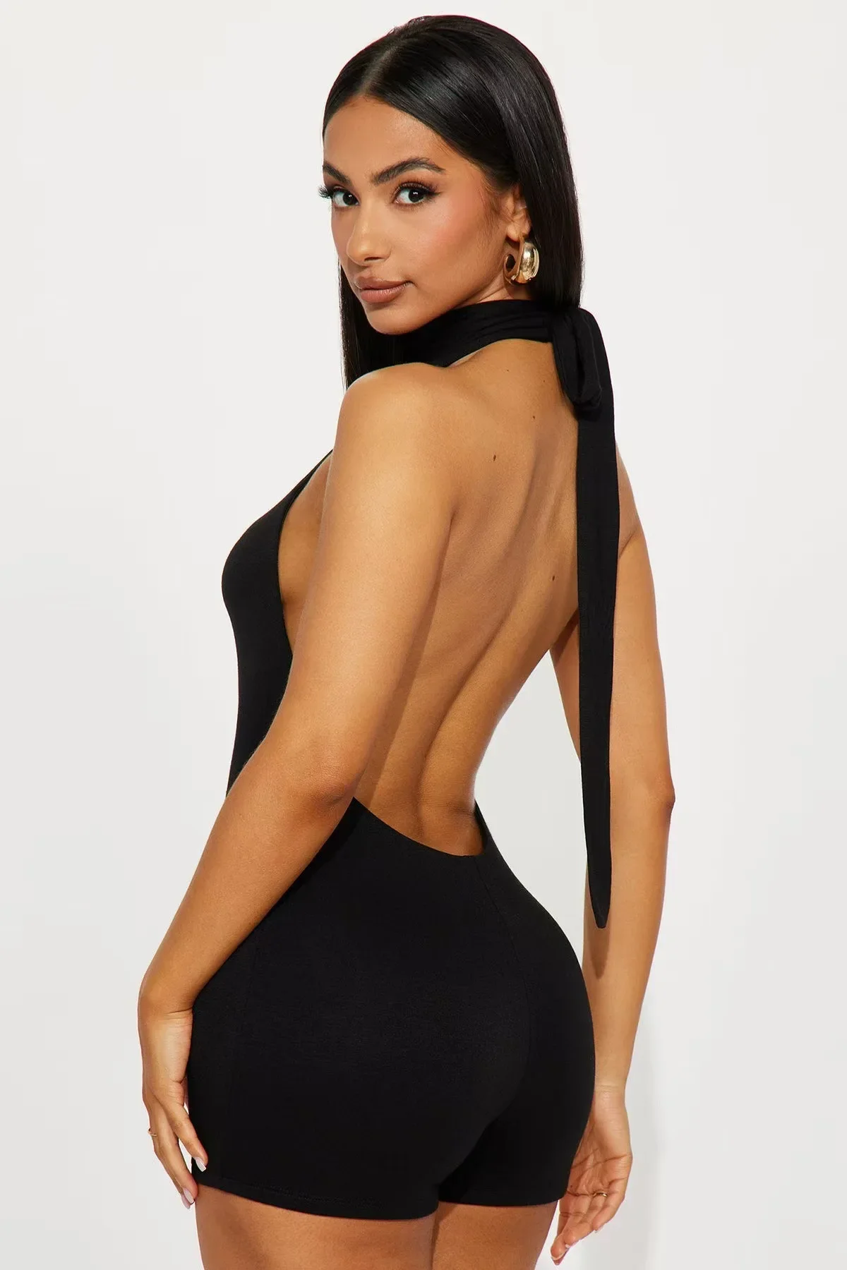 2026 Neu eingetroffen: Ärmelloser High-Neck Halter-Romper für Damen mit Rückenausschnitt, figurbetonter kurzer Overall für Abendveranstaltungen und Partys – Detail 5