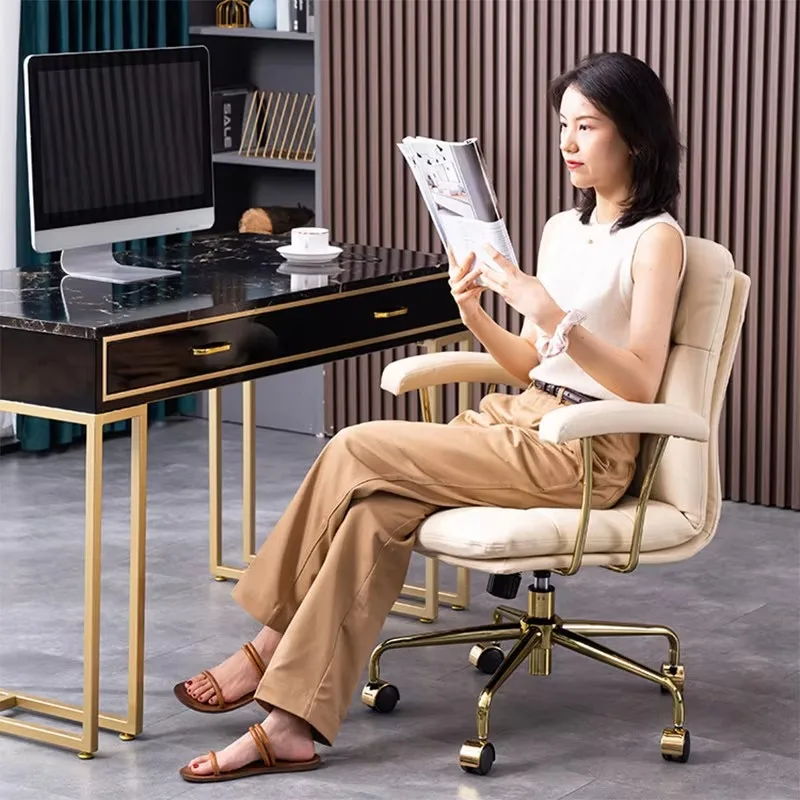 Nordic Small Office Chair Visitor Roller Modern White Relaxing Office Chair Ergonomic Comfortable Chaise De Bureau Furniture