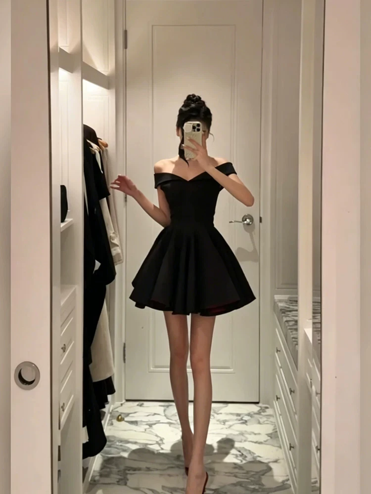 

Black One-Shoulder Dress Women's plus Size Red Bottom Puffy Skirt High Waist Design Sleeveless Backless Style for Party