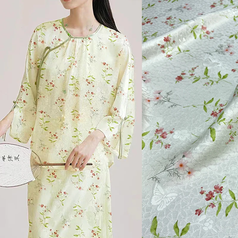 

Жаккардовая шелковая ткань шириной 114 см, 22 мм, идеально подходит для шитья своими руками, платья-рубашки, Cheongsam, шелковая ткань с принтом свежих цветочных листьев D1462