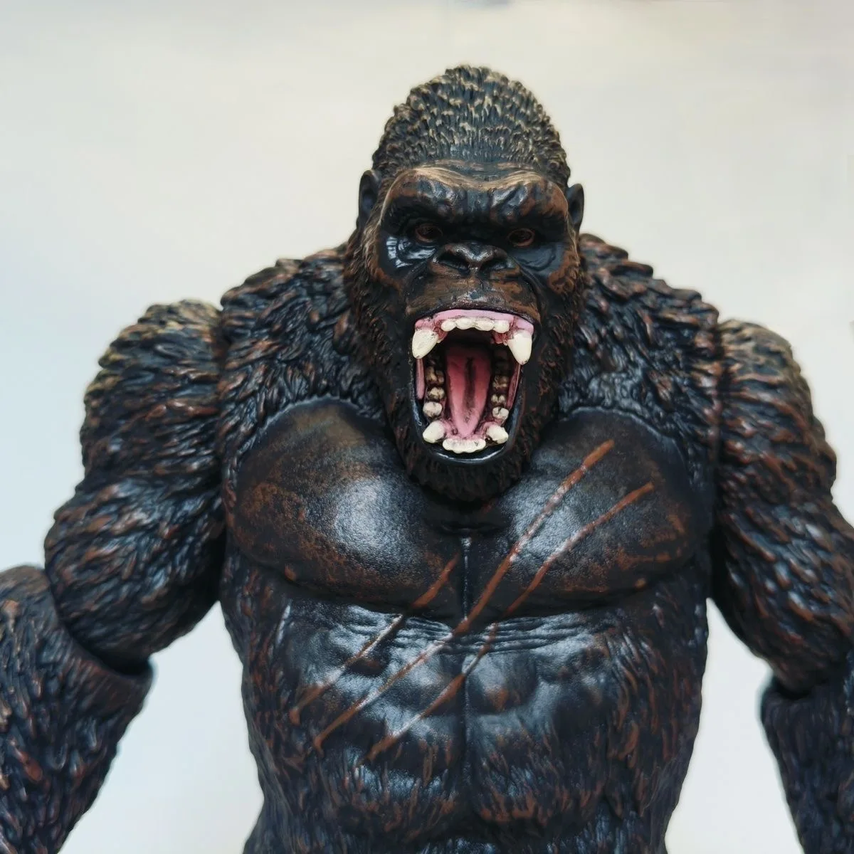 Auriculares Battle King Kong, hacha de batalla hecha a mano, máscara de PVC Monster King, estatuilla cosplay de Halloween