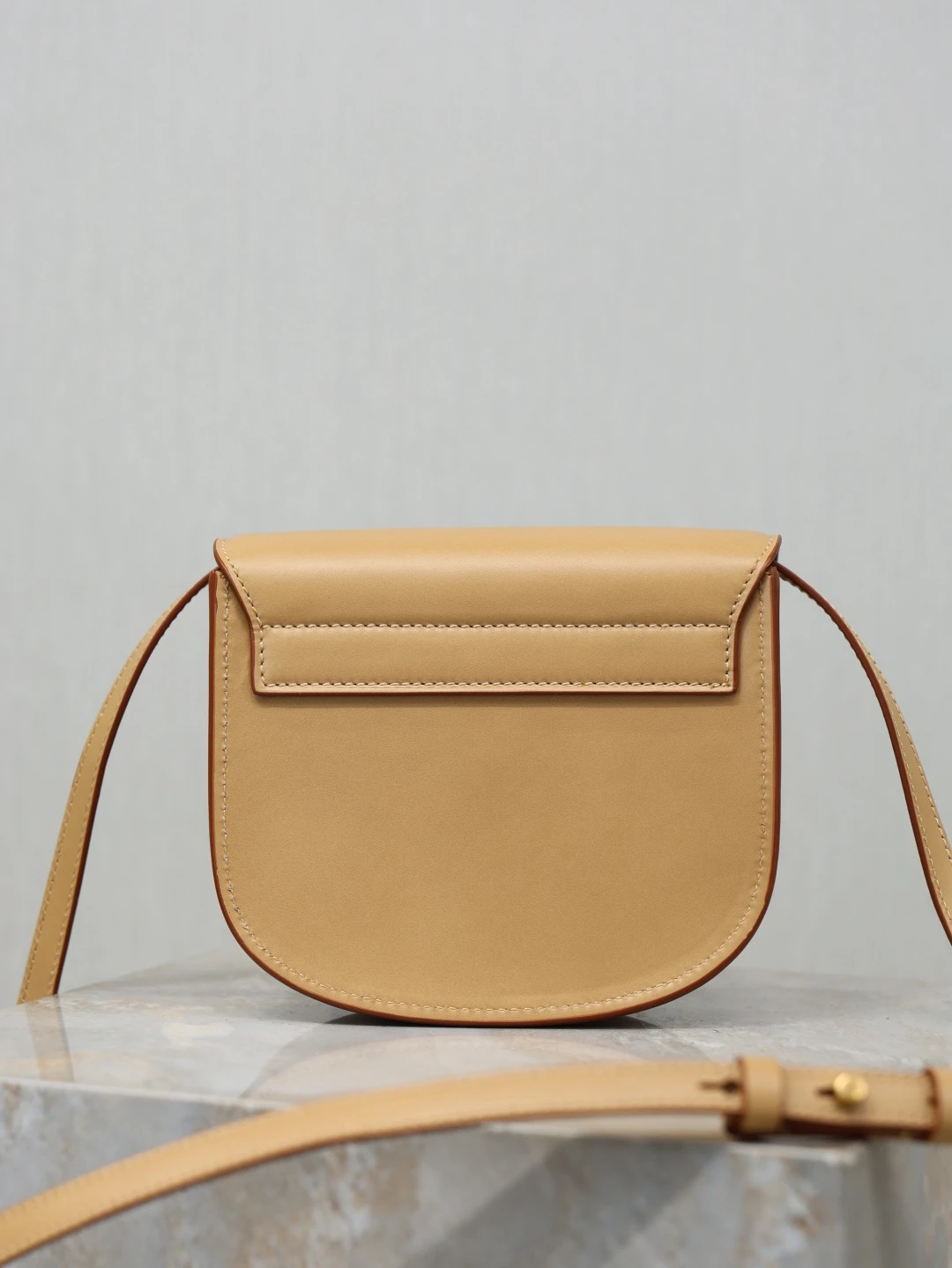Plain Smooth Leather Saddle Bag Women Flap Crossbody Bag Minimalist Solid Color Light Brown Casual Small Shoulder Handbag