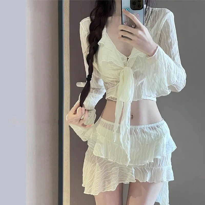 

Элегантный бежевый текстурированный комплект бикини из четырех предметов с накидкой с расклешенными рукавами и юбкой с рюшами, купальник для женщин, для пляжного отдыха