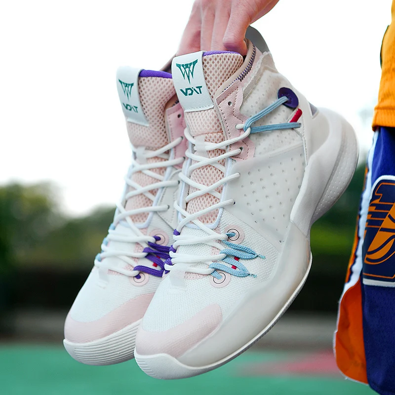 

Men's high-top basketball trainers: comfortable and versatile Outdoor basketball trainers Running and training shoes