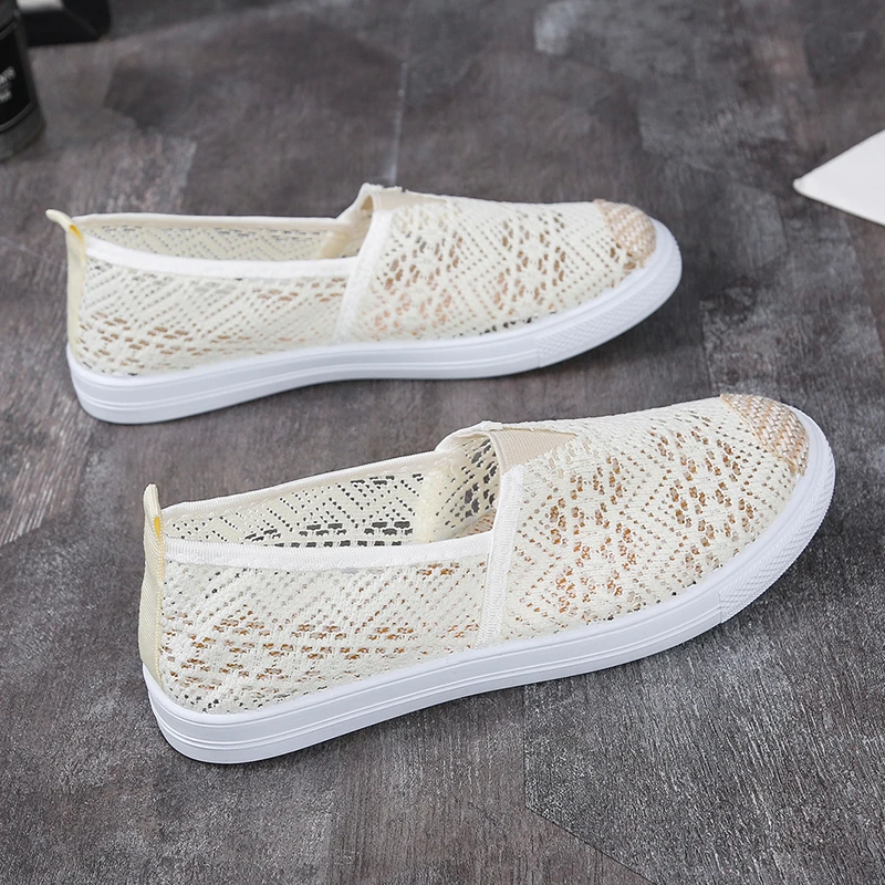 Flat Shoes 2022 New Summer Breathable Hollow Mesh Soft Sole Casual Loafers Shoes for Woman Comfortable Lightweight Slip-on Shoes