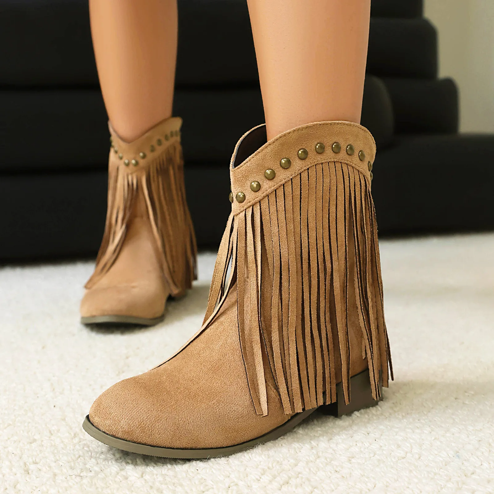 

Короткие женские сапоги на осень и зиму 2021 года, новые замшевые сапоги с бахромой, повседневные короткие сапоги с заклепками