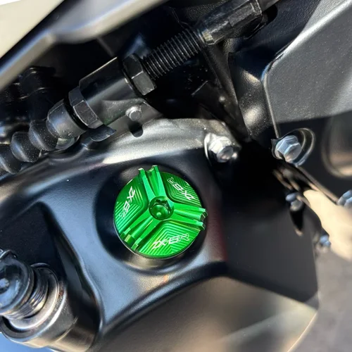 Imagen 2 del producto Para Kawasaki ZX6R ZX10R NINJA ZX636 ZX-6R 636 ZX-10R 1998-2024 2025 cubierta de depósito de líquido de frenos delantero de motocicleta tapa de llenado de aceite