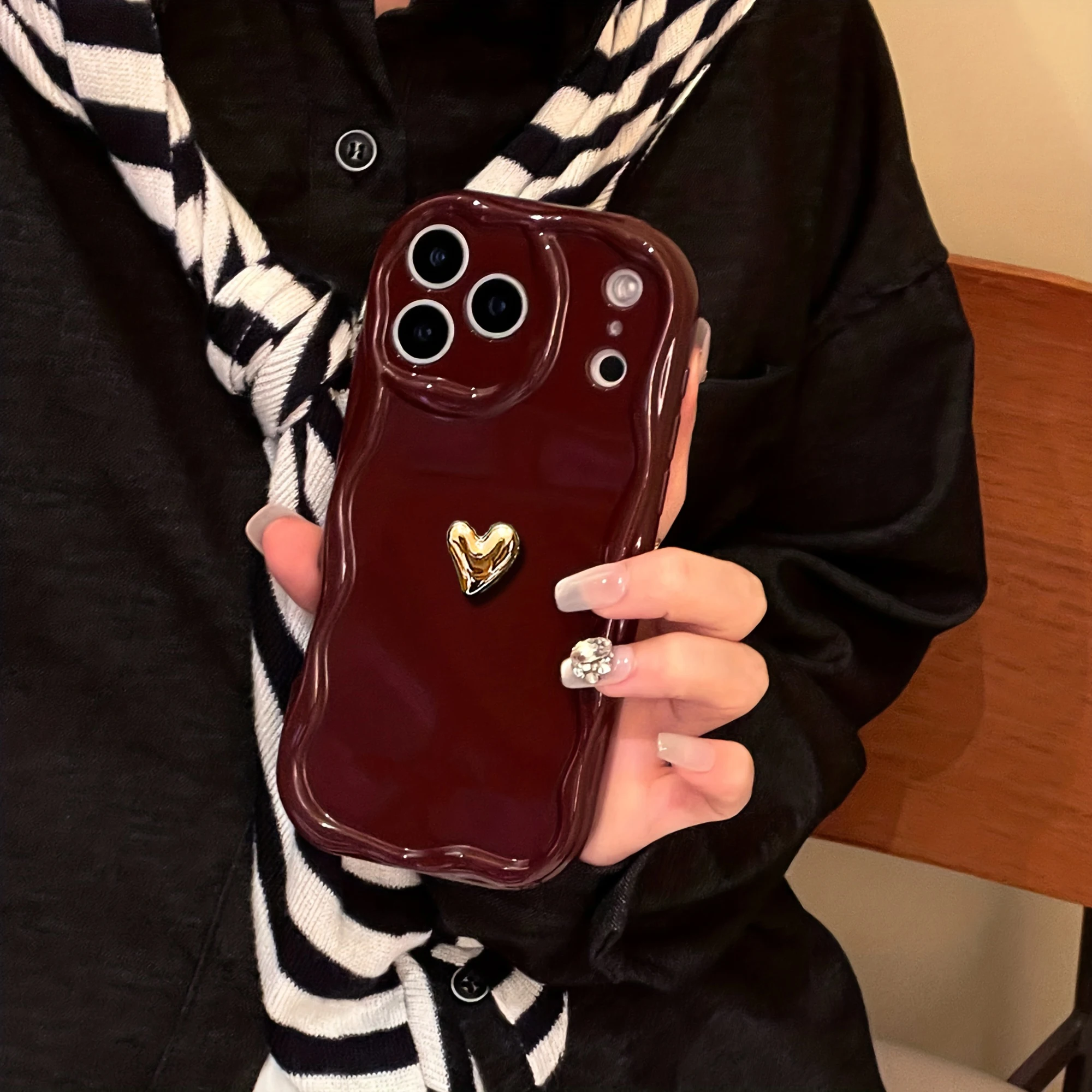 3D Retro Weinrot Wellenmuster mit Goldsternen Handyhülle für iPhone 17 15 13 11 12 14 16 Pro Max Plus Objektivschutz Silikonhülle für Damen – Detail 1