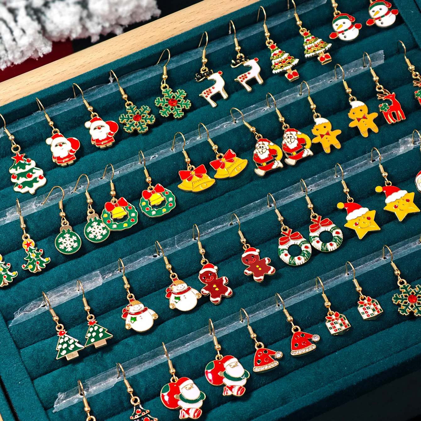 Christmas New Stylish Creative Earrings for Women Santa Claus Christmas Tree Snowflake Gingerbread Man Earrings Holiday Gift Set