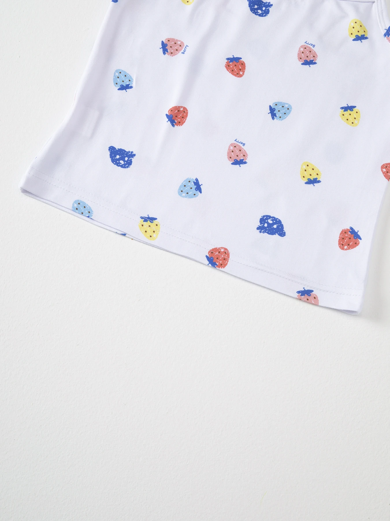 4-teiliges Set süßer und niedlicher bedruckter Camisole-Westen für Mädchen für alle Jahreszeiten, bequeme Unterweste, ärmelloses Oberteil für Kinder. – Detail 13